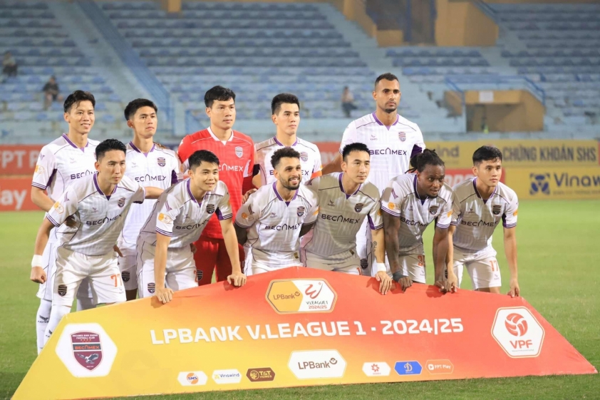 Hà Nội FC vượt lên dẫn đầu BXH V-League sau chiến thắng tối thiểu trước Bình Dương