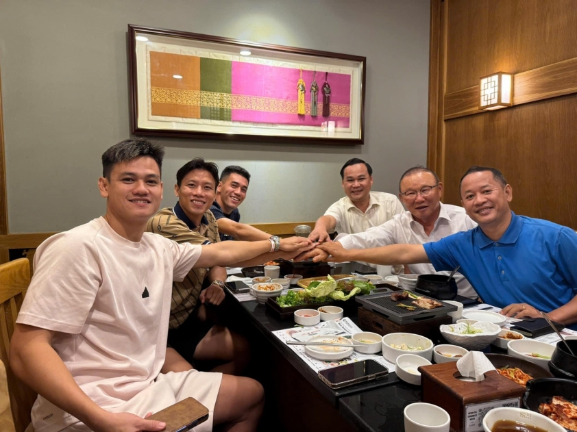 Cuộc hội ngộ ấm áp của HLV Park Hang Seo cùng học trò cũ và cựu trợ lý