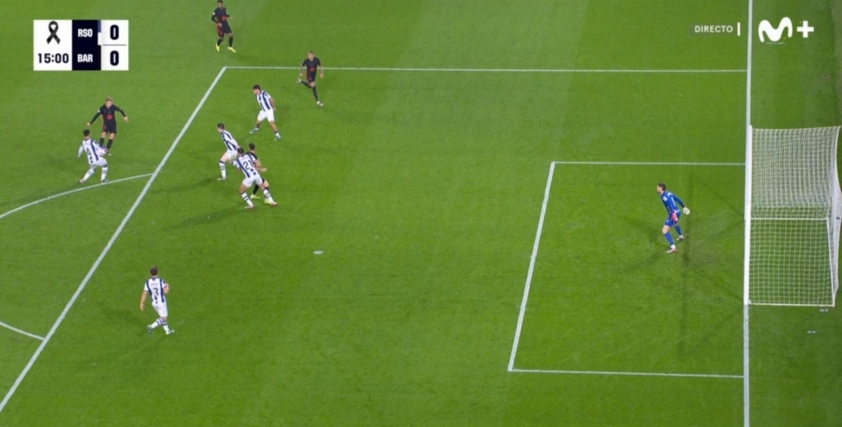 VAR gây tranh cãi từ chối bàn thắng của Lewandowski, cộng đồng fan Barcelona phẫn nộ