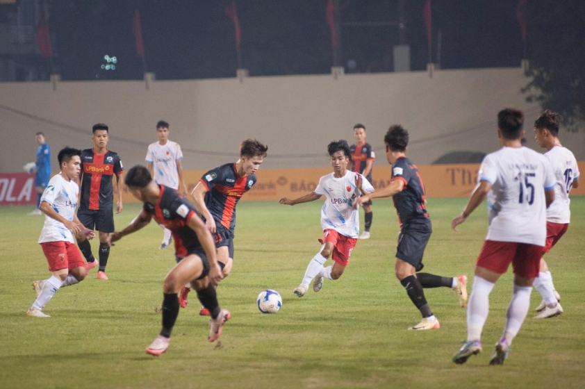 Giải hạng Nhất Quốc gia 2024/25 Thăng Hoa Phù Đổng Ninh Bình Dẫn Đầu Đoàn Đua, Công Phượng Tỏa Sáng