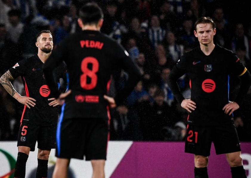 VAR gây tranh cãi từ chối bàn thắng của Lewandowski, cộng đồng fan Barcelona phẫn nộ