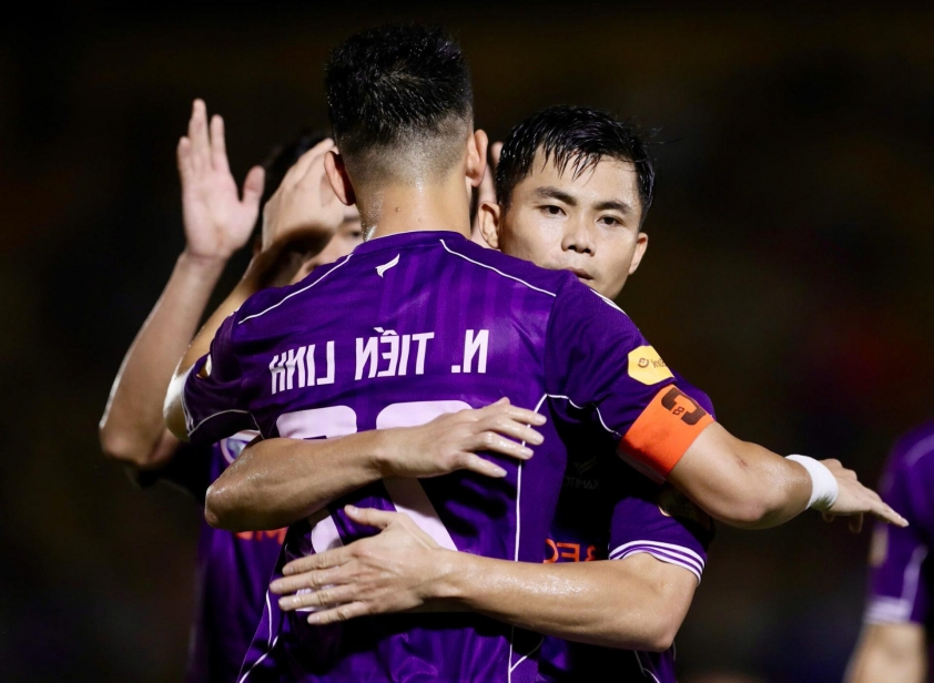 Công an Hà Nội Vươn Lên Đỉnh BXH V-League 2024/25