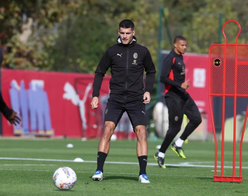 Tiền đạo AC Milan Alvaro Morata入院 Sau Vụ Va Chạm Đầu Nghiêm Trọng