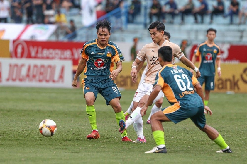 Công nghệ VAR tiếp tục được áp dụng toàn diện tại vòng 7 V-League 2024/25