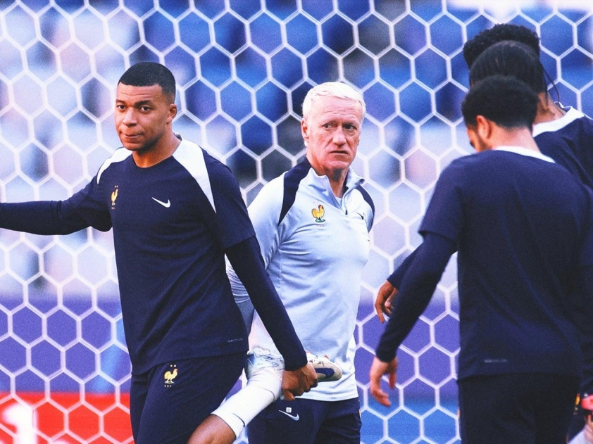 Sóng ngầm nội bộ đội tuyển Pháp Mbappe đòi sa thải Deschamps