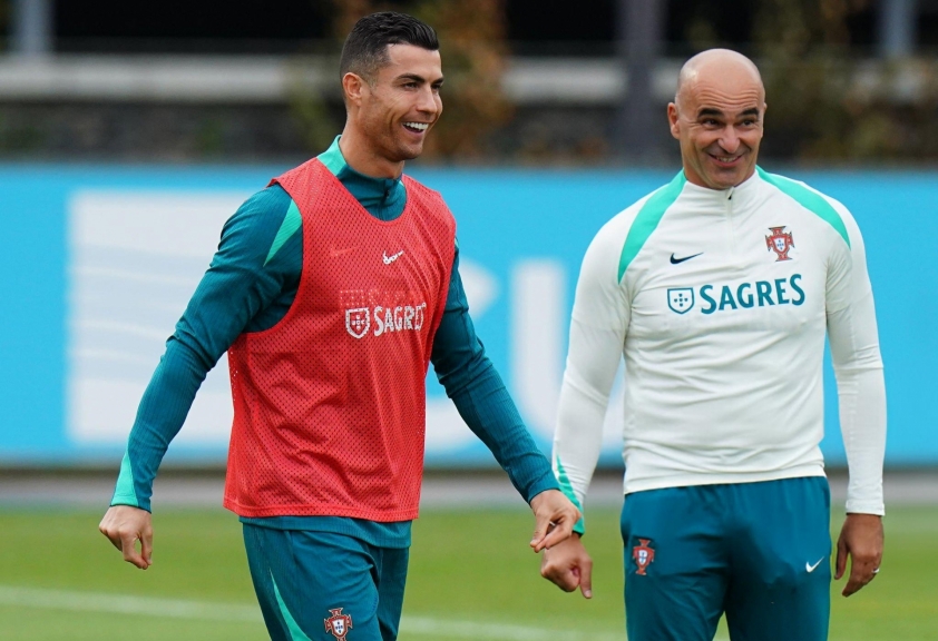 Cristiano Ronaldo tỏa sáng, ĐT Bồ Đào Nha giành vé vào tứ kết UEFA Nations League