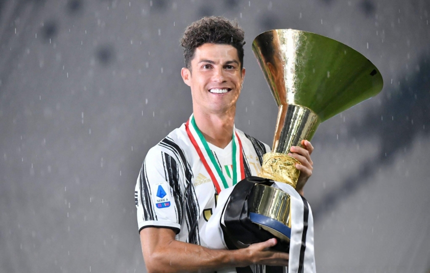 Cristiano Ronaldo Ngôi sao đa ngôn ngữ, kết nối thế giới bóng đá
