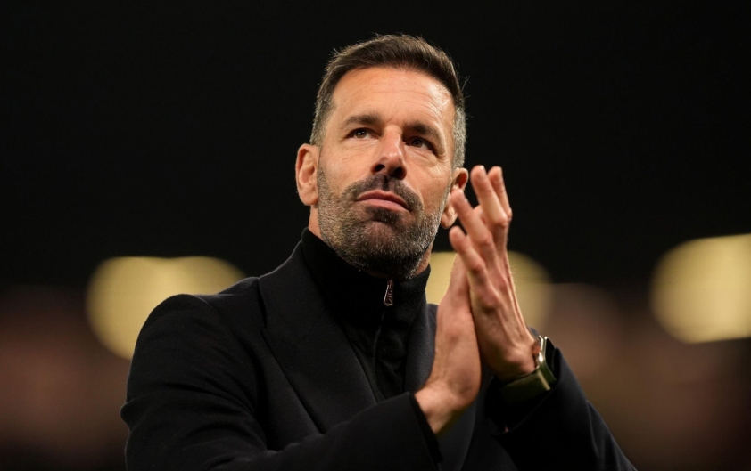 Người hùng World Cup Andre Onana kêu gọi Man Utd giữ lại Ruud van Nistelrooy