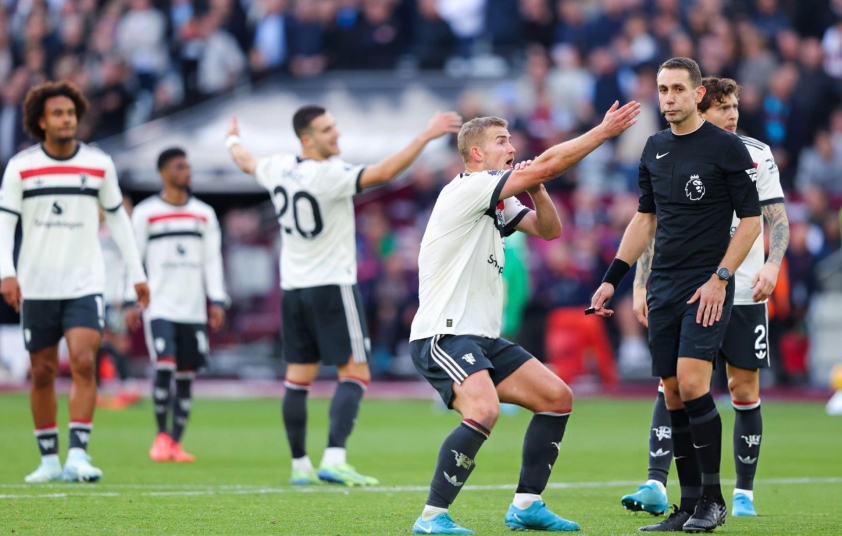 Trọng tài David Coote đối mặt với án kỷ luật vì chỉ trích Liverpool