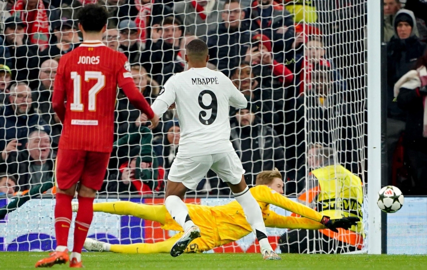Real Madrid tiếp tục sa sút khi để thua Liverpool tại vòng bảng Champions League