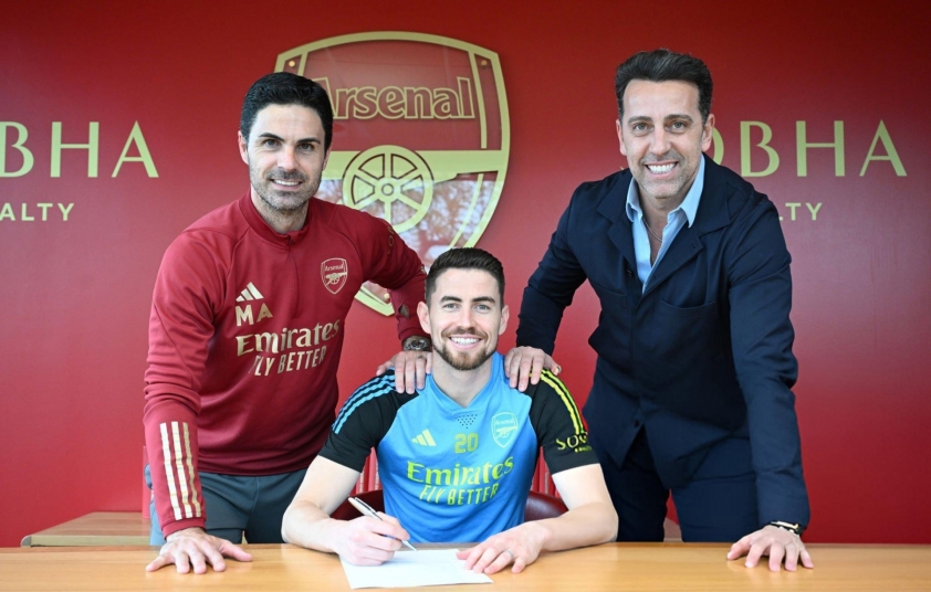 Ông trùm chuyển nhượng của Arsenal, Edu Gaspar, rời khỏi chức vụ giữa lúc tranh cãi nội bộ