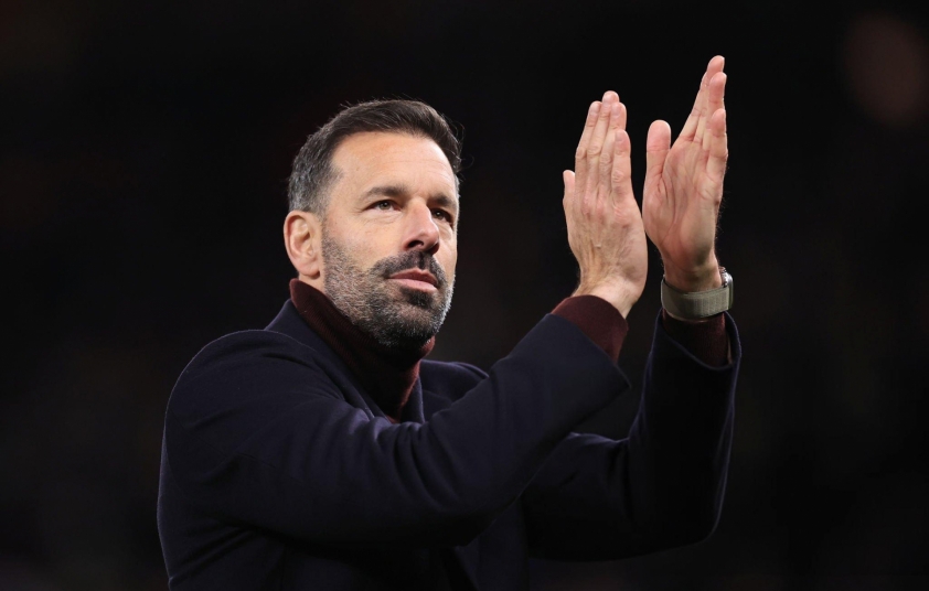 Ruud van Nistelrooy nhắn gửi cuối cùng tới các cầu thủ Man Utd trước khi nhường chỗ cho Ruben Amorim