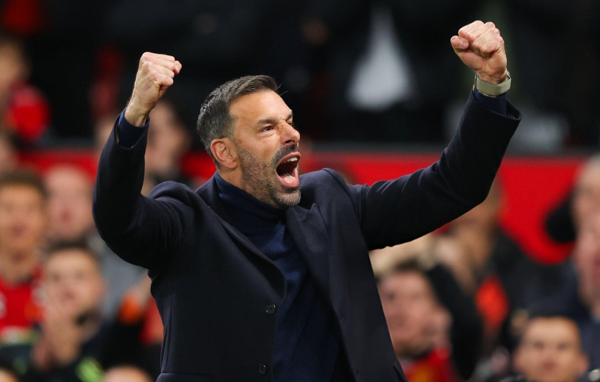 Ruud van Nistelrooy nhắn gửi cuối cùng tới các cầu thủ Man Utd trước khi nhường chỗ cho Ruben Amorim