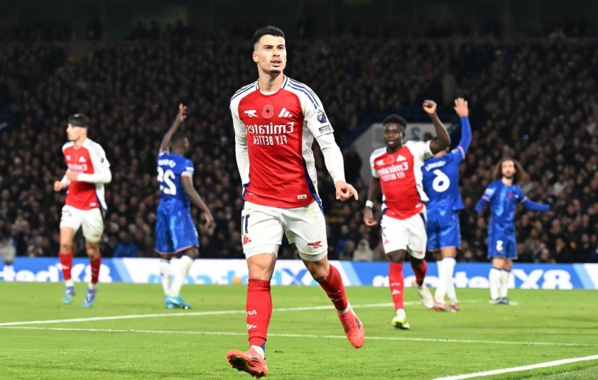 Chelsea và Arsenal hòa kịch tính 1-1