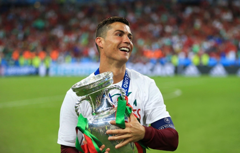 Cristiano Ronaldo Ngôi sao đa ngôn ngữ, kết nối thế giới bóng đá