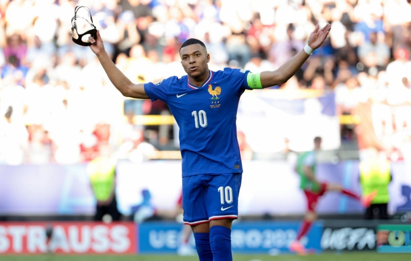 Căng thẳng Mbappe-ĐT Pháp So sánh với sự bất hòa giữa Messi và Argentina