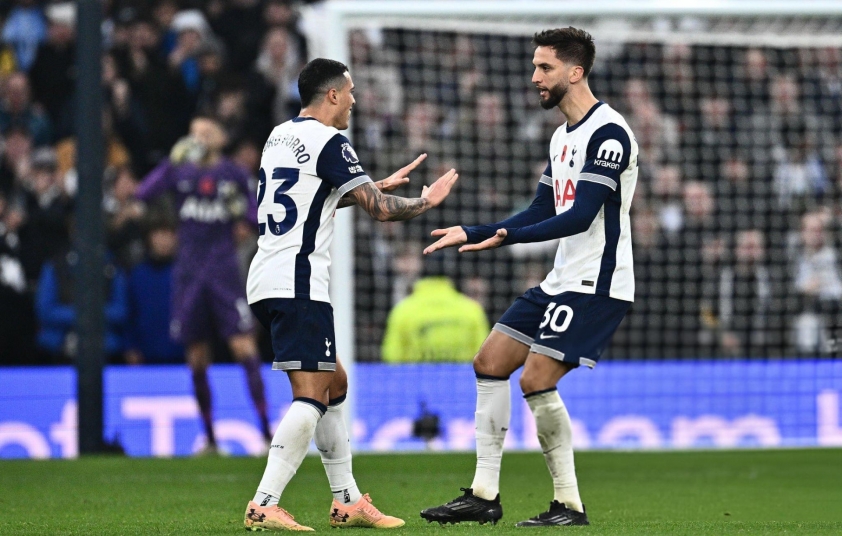 Tottenham bất ngờ gục ngã trước Ipswich Town trên sân nhà
