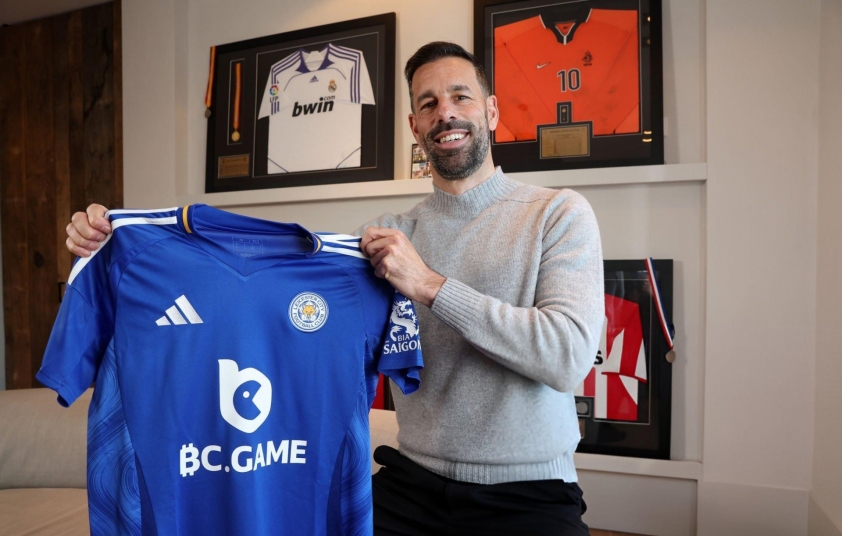 Huyền thoại Manchester United, Ruud van Nistelrooy, dẫn dắt Leicester City