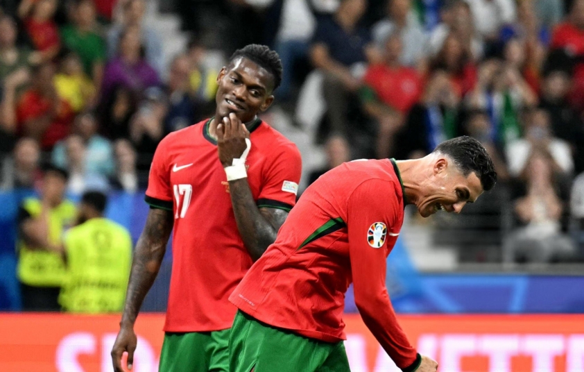 Rafael Leao sẵn sàng cạnh tranh vị trí tiền đạo cắm của Ronaldo tại ĐT Bồ Đào Nha