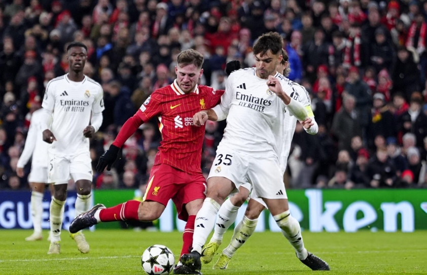 Real Madrid tiếp tục sa sút khi để thua Liverpool tại vòng bảng Champions League