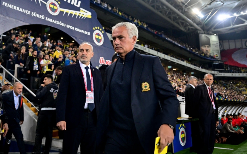 Mourinho bị chấn thương trong buổi tập luyện với Fenerbahce