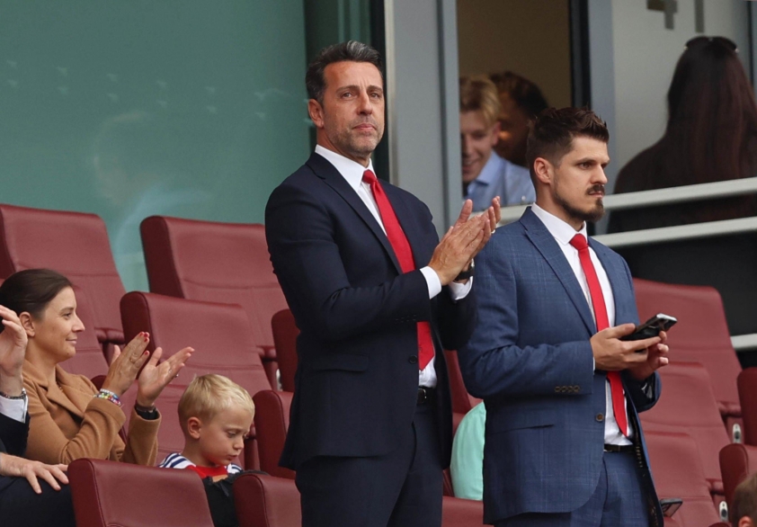 Ông trùm chuyển nhượng của Arsenal, Edu Gaspar, rời khỏi chức vụ giữa lúc tranh cãi nội bộ