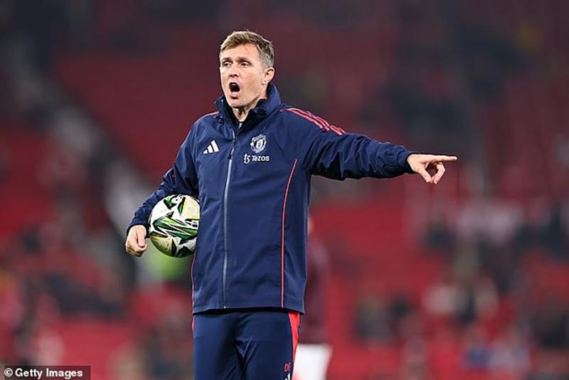 Ruben Amorim đối mặt thử thách lớn ở Manchester United khi thiếu vắng trợ lý Darren Fletcher