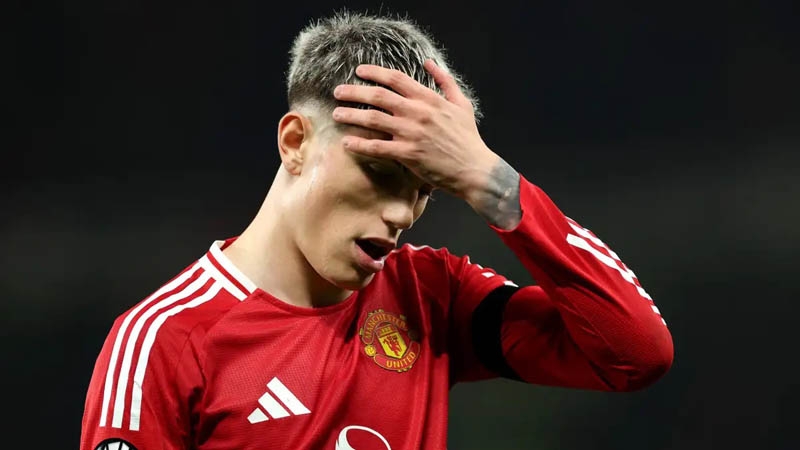 Alejandro Garnacho đối mặt với lời chỉ trích của huyền thoại Roy Keane sau khi từ chối ăn mừng bàn thắng