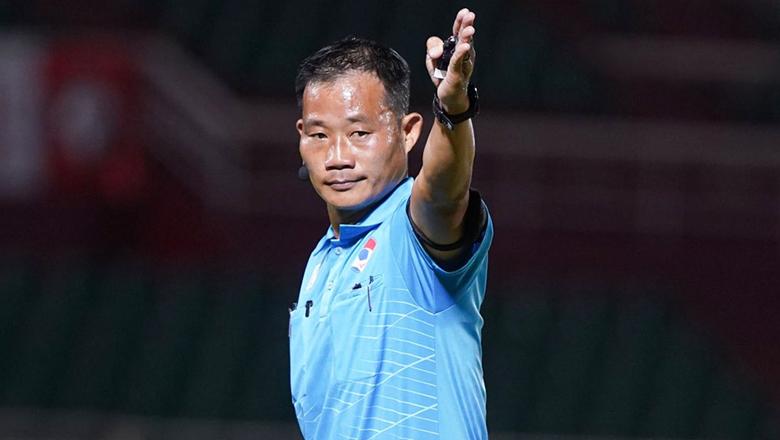 Trọng tài bất ngờ rời sân giữa trận đấu V-League
