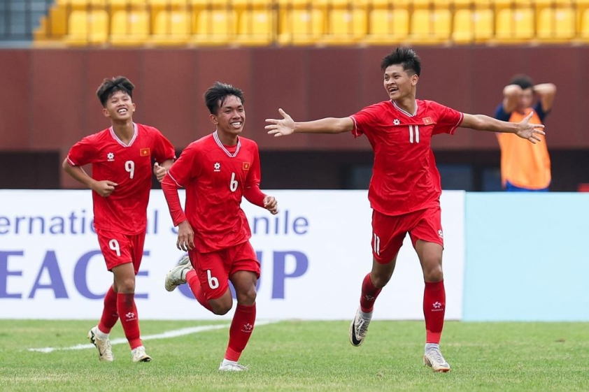 Tiền đạo triển vọng Nguyễn Văn Bách gia nhập CLB danh tiếng Shonan Bellmare của Nhật Bản