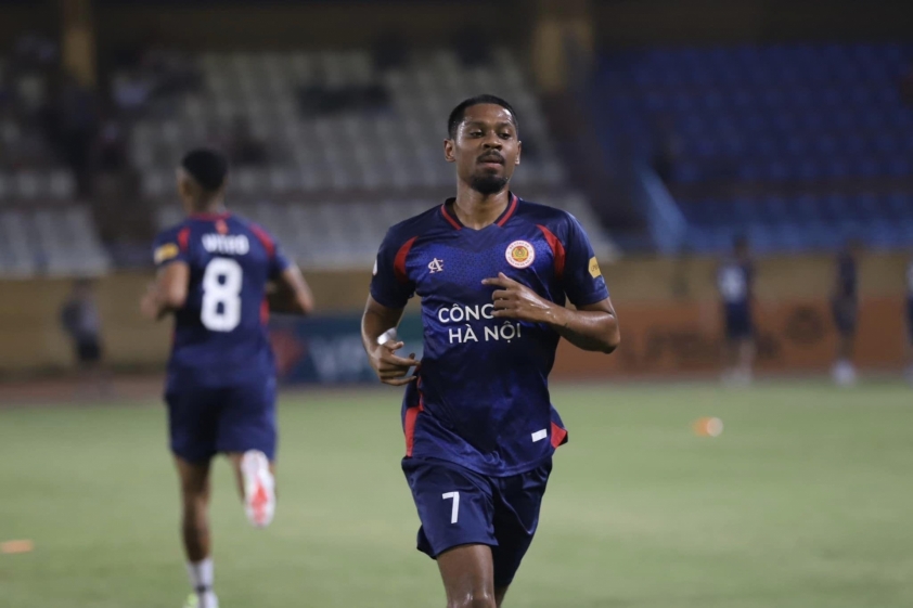 Jason Pendant Quang Vinh khó dự AFF Cup do vướng thủ tục nhập tịch