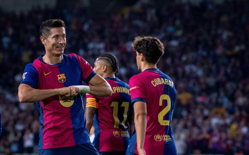 Ngôi nhà của Lewandowski ngập trong biển nước khi bão tràn qua Tây Ban Nha