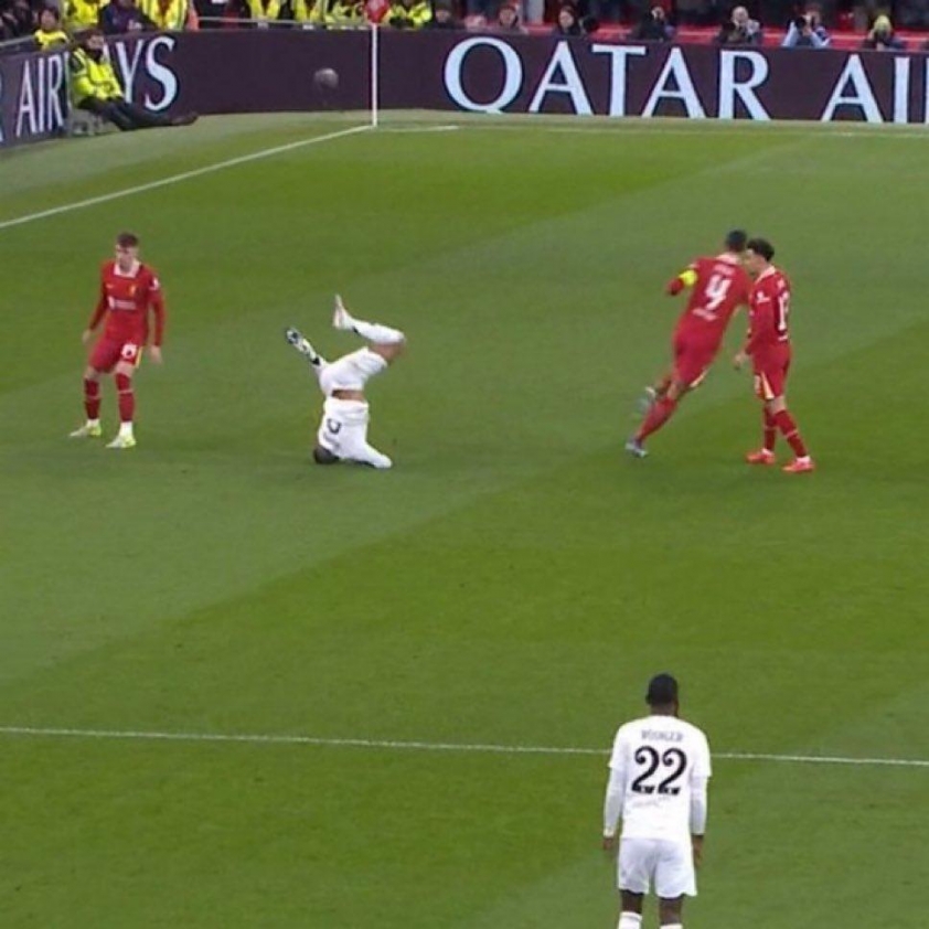 Mbappe Ngã Nhào Gây Sốt Mạng Xã Hội Sau Trận Thua Liverpool