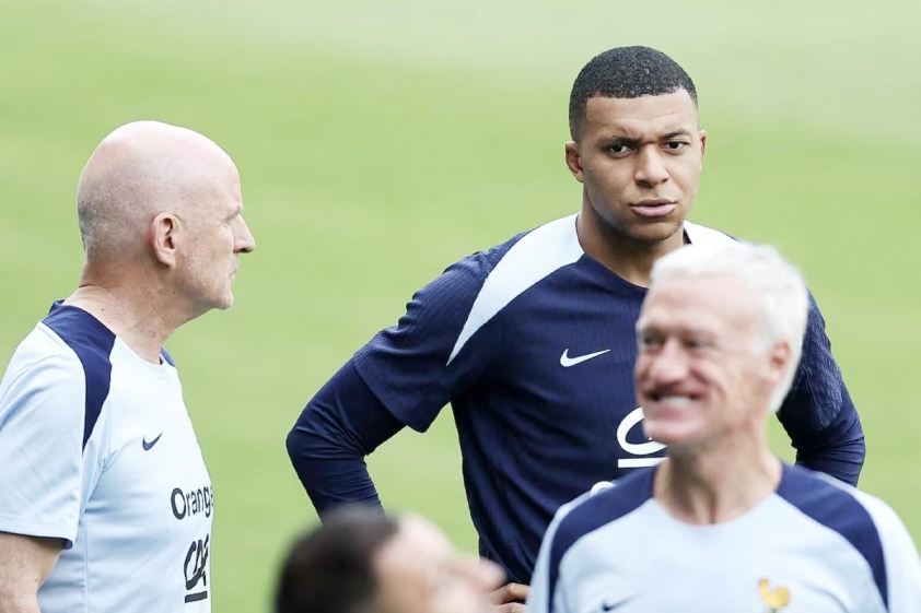 Hé lộ lý do Mbappe không được triệu tập lên tuyển Pháp Căng thẳng với HLV Deschamps
