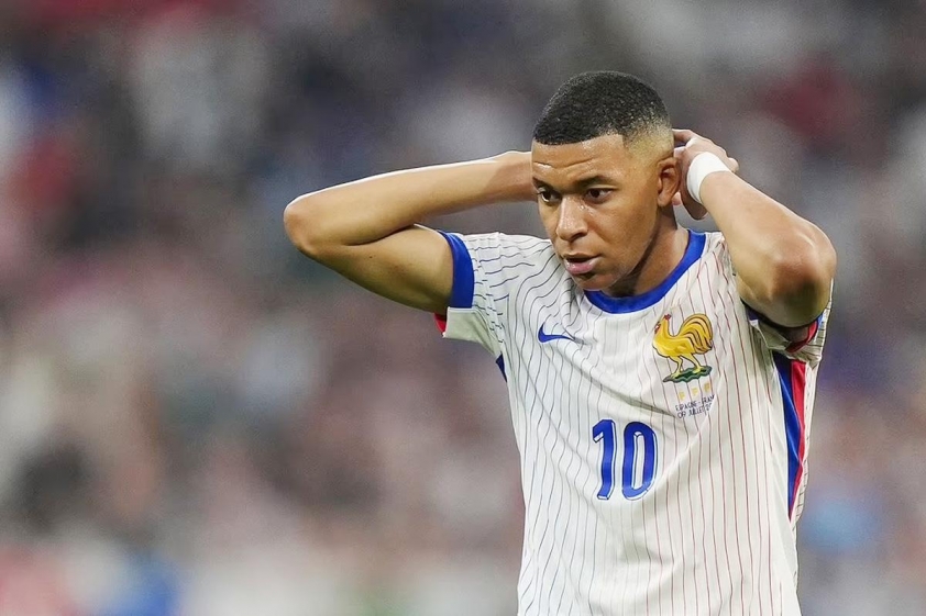 Kylian Mbappe đối mặt với sự chỉ trích dữ dội, mất đi sức hút tại quê nhà