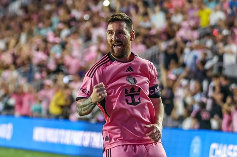 Chiến công lịch sử Viktor Gyokeres sánh ngang Lionel Messi và Christopher Nkunku