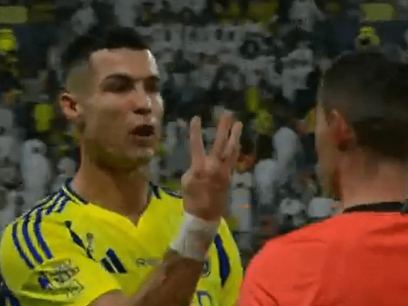 Sự Bất Bình Của Ronaldo Đối Diện Trọng Tài Trong Trận Đụng Độ Đầy Kịch Tính