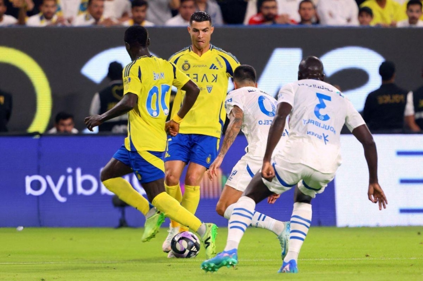 Al Nassr và Al Hilal Hòa Kịch Tính 1-1 Trong Trận Cầu Đầy Tranh Cãi