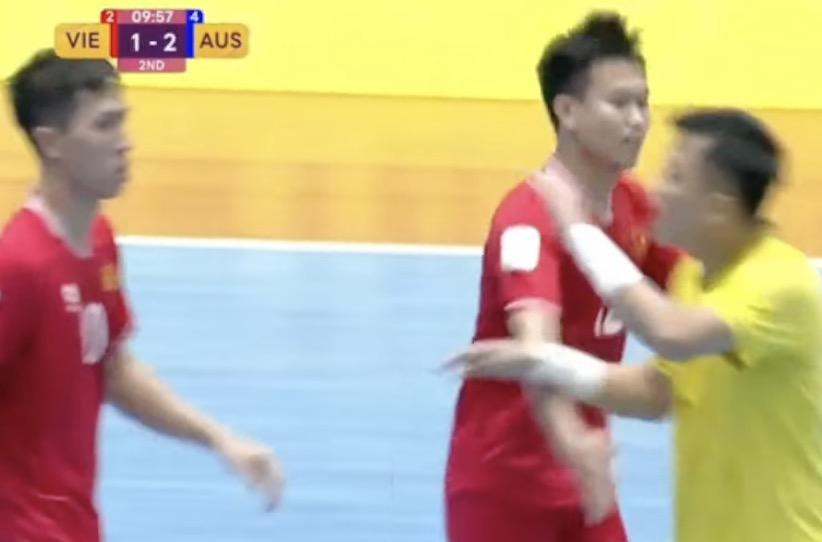 Thắng ngược đầy kịch tính, futsal Việt Nam vào chung kết giải Đông Nam Á