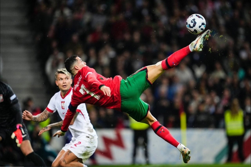 Cristiano Ronaldo Toả Sáng Với Cú Đúp, Dẫn Dắt Bồ Đào Nha Đè Bẹp Ba Lan