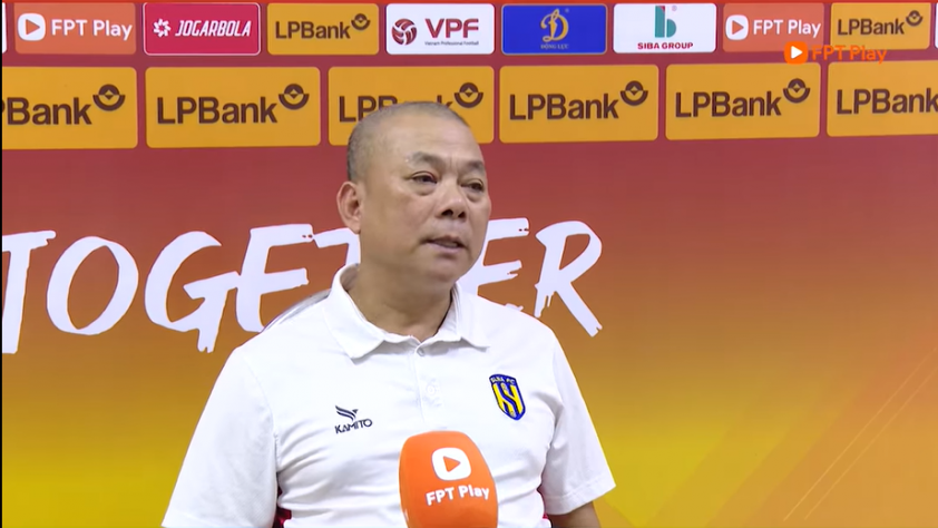 HLV Phạm Anh Tuấn rời ghế nóng CLB SLNA sau khởi đầu đáng thất vọng