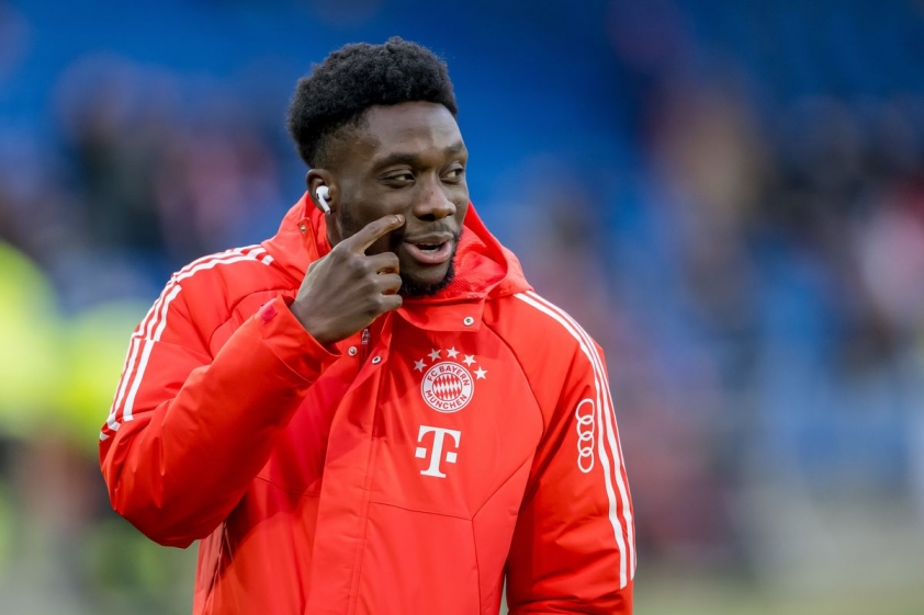 Alphonso Davies bị cấm lái xe trong một tháng sau khi bị bắt vì lái xe sau khi uống rượu