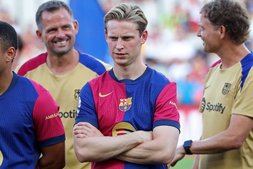 Frenkie de Jong tiếp tục vật lộn với thời gian ra sân tại Barcelona