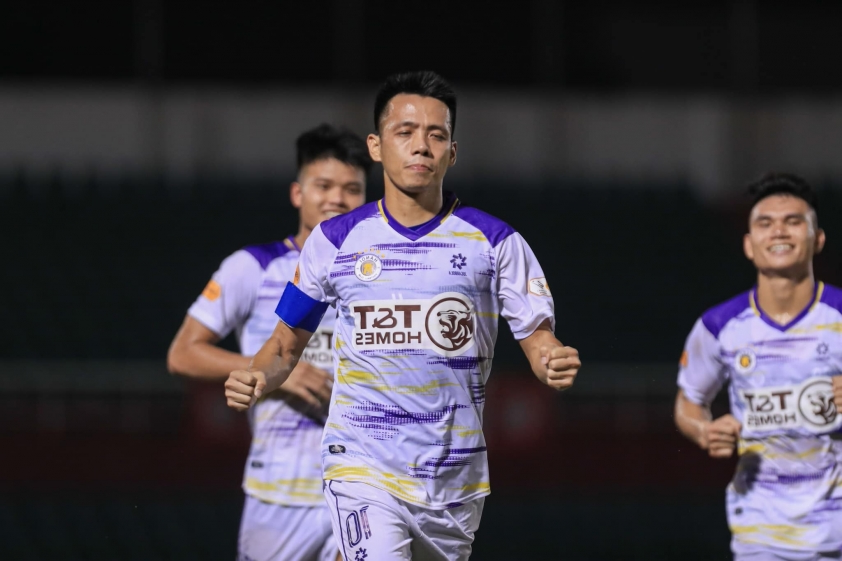 Nguyễn Văn Quyết: Tượng Đài V-League Và Niềm Tự Hào Bóng Đá Việt Nam