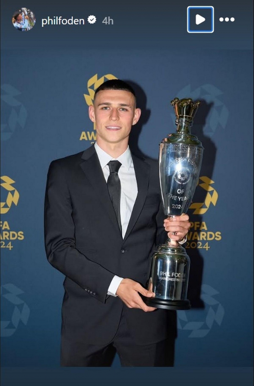 Phil Foden phản hồi chỉ trích bằng cách đăng tải bức ảnh về thành tích