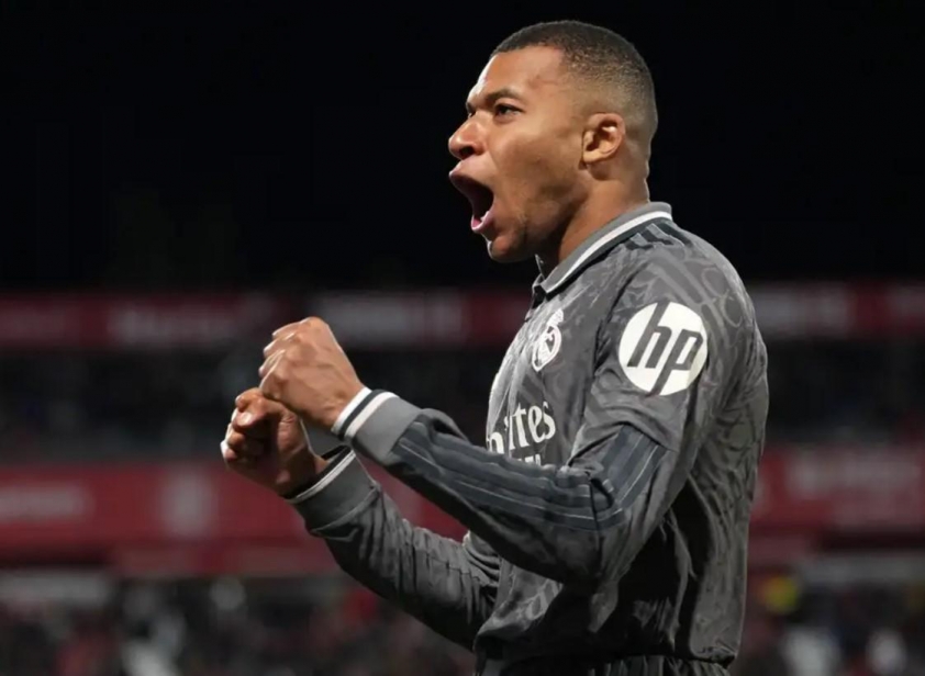 Kylian Mbappe vật lộn tại Real Madrid, không thể trở thành người kế thừa Cristiano Ronaldo