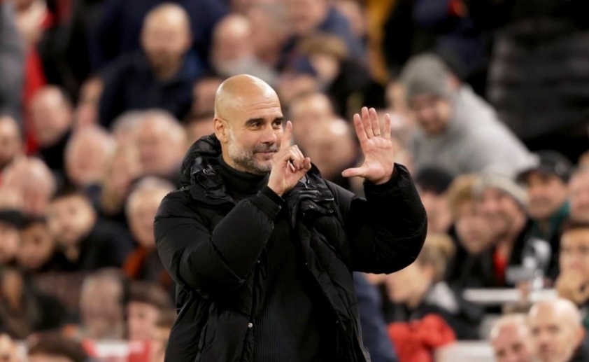 Pep Guardiola phản ứng mỉa mai trước sự chế giễu từ khán giả Liverpool