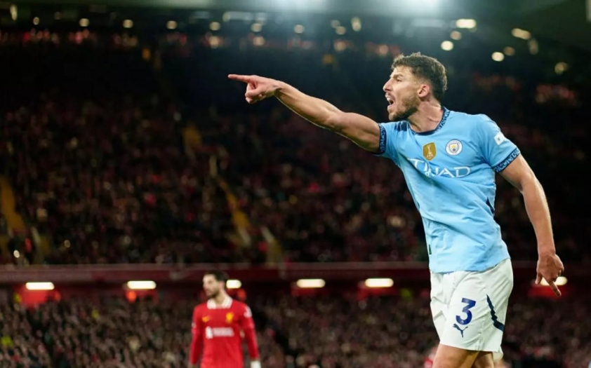 Ruben Dias bùng nổ trong cuộc phỏng vấn căng thẳng sau trận thua của Man City trước Liverpool