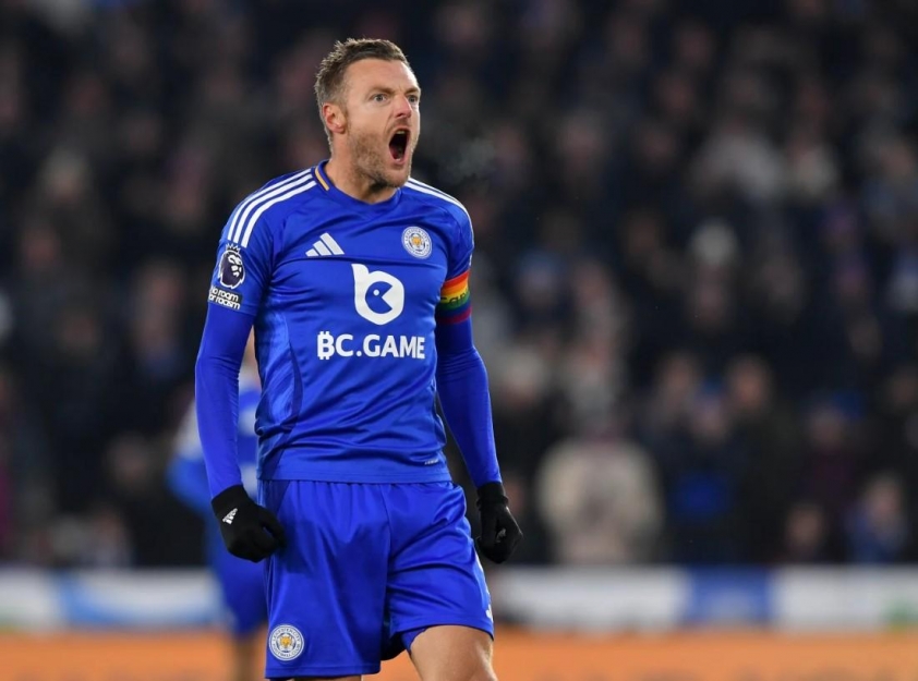 Huấn luyện viên Ruud van Nistelrooy khởi đầu ấn tượng tại Leicester City với chiến thắng thuyết phục