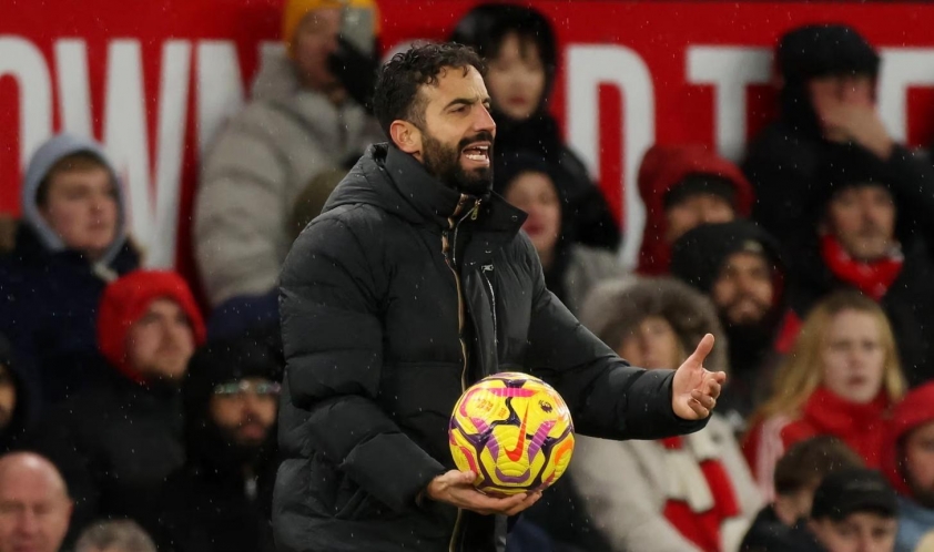 Manchester United tiếp tục trượt dốc dưới sự dẫn dắt của Ruben Amorim, kêu gọi sự kiên nhẫn